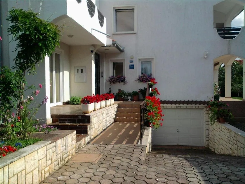 Apartment In Porec With Balcony, Air Conditioning, Wifi 819-2