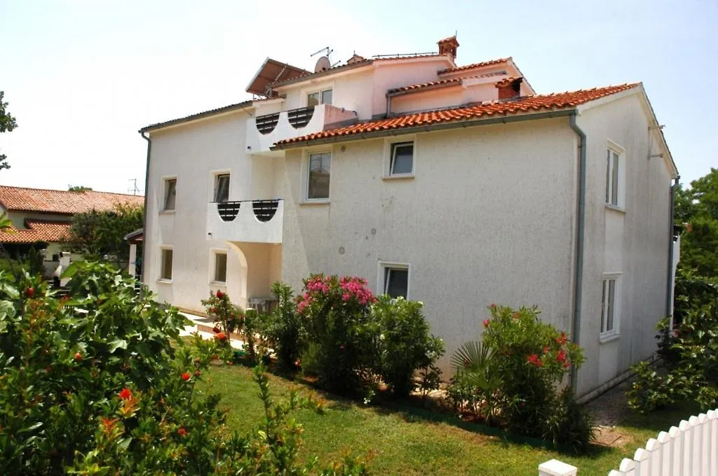 Apartment In Porec With Balcony, Air Conditioning, Wifi 819-2