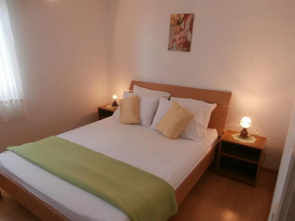 Apartment In Porec With Balcony, Air Conditioning, Wifi 819-2